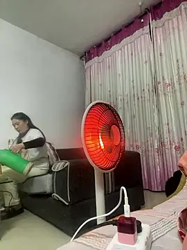 Snapshot of Faded_pink chatting on 01/17/26, 04:22 Faded pink online show from 01/17/26, 04:22