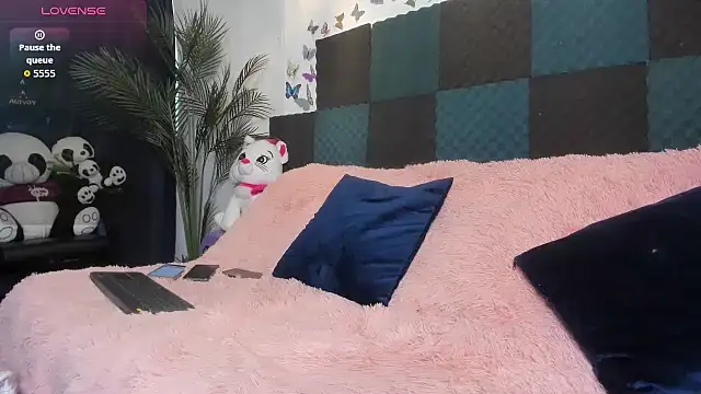 Mia Fox05 online show from 02/09/26, 08:02