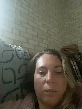 VikiLove765 online show from 02/04/26, 05:24