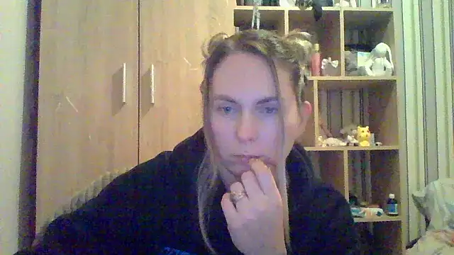 VikiLove765 online show from 02/12/26, 06:58