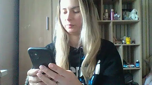 VikiLove765 online show from 02/13/26, 07:04