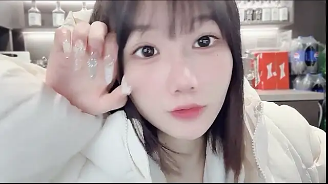 Snapshot of Ccc7- chatting on 03/09/26, 12:09 Ccc7- online show from 03/09/26, 12:09