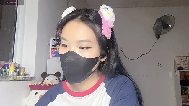 Snapshot of Tieu-May chatting on 04/18/26, 08:18 Tieu-May online show from 04/18/26, 08:18