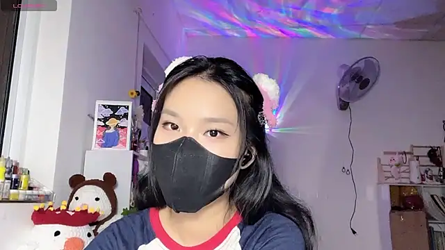 Snapshot of Tieu-May chatting on 04/19/26, 09:17 Tieu-May online show from 04/19/26, 09:17