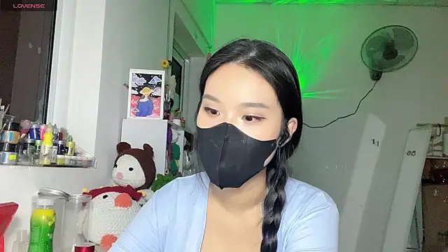 Snapshot of Tieu-May chatting on 04/23/26, 08:44 Tieu-May online show from 04/23/26, 08:44