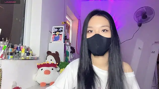 Snapshot of Tieu-May chatting on 04/24/26, 09:23 Tieu-May online show from 04/24/26, 09:23