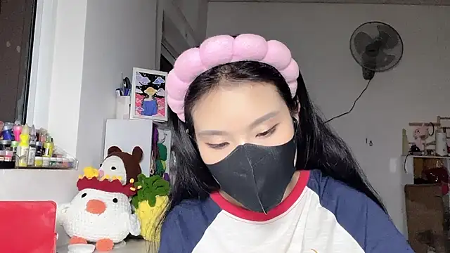 Snapshot of Tieu-May chatting on 05/06/26, 08:58 Tieu-May online show from 05/06/26, 08:58
