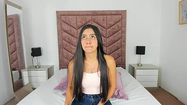 Snapshot of Zara_Cardona chatting on 01/12/26, 11:59 Zara Cardona online show from 01/12/26, 11:59