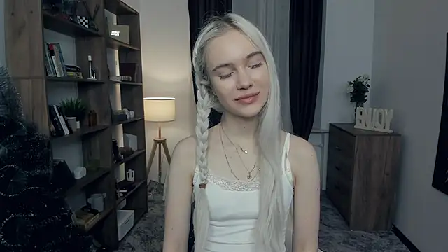 KristalCrowner online show from 02/01/26, 07:34