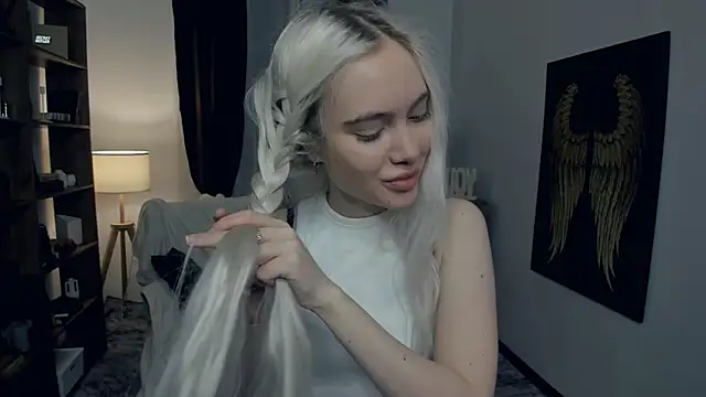 KristalCrowner online show from 02/04/26, 07:09