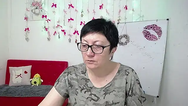 EmilyL0ve online show from 04/15/26, 05:20