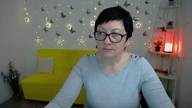 EmilyL0ve online show from 04/16/26, 05:25