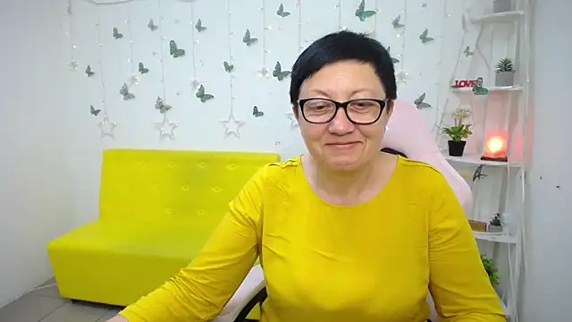 Snapshot of EmilyL0ve chatting on 05/20/26, 05:08 EmilyL0ve online show from 05/20/26, 05:08