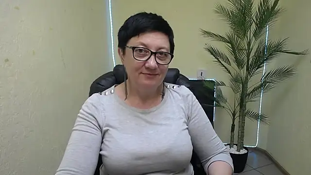 Snapshot of EmilyL0ve chatting on 05/31/26, 05:20 EmilyL0ve online show from 05/31/26, 05:20