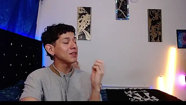 Snapshot of yorsamm_smit chatting on 02/21/26, 12:33 yorsamm smit online show from 02/21/26, 12:33