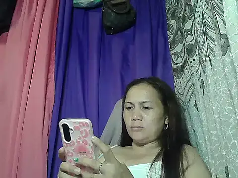 Snapshot of prettymomma24xx chatting on 08/04/26, 01:03 prettymomma24xx online show from 08/04/26, 01:03
