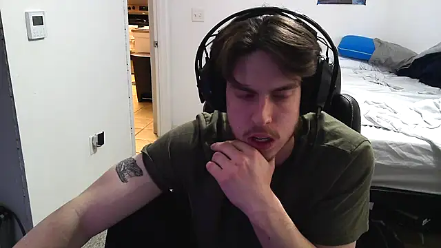 Snapshot of YummyDin chatting on 03/03/26, 06:58 YummyDin online show from 03/03/26, 06:58