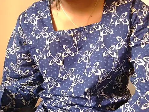 Snapshot of hina_001 chatting on 01/15/26, 06:40 hina 001 online show from 01/15/26, 06:40