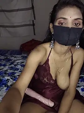 Snapshot of rani_coupleee chatting on 05/25/26, 04:24 rani coupleee online show from 05/25/26, 04:24