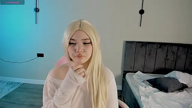 Snapshot of Aiko_mainee chatting on 02/23/26, 03:26 Aiko mainee online show from 02/23/26, 03:26