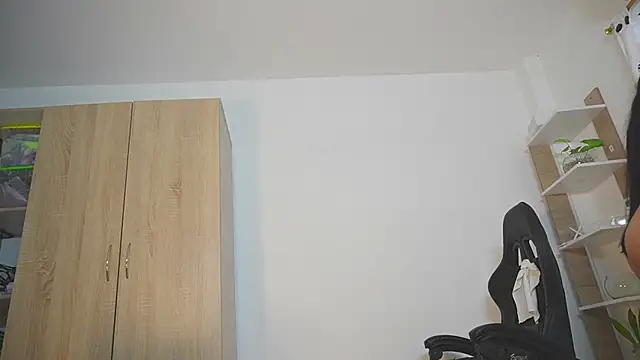 celestes777 online show from 04/28/26, 08:03