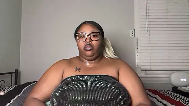 Chocolatebunnyxx96 online show from 04/02/26, 03:15