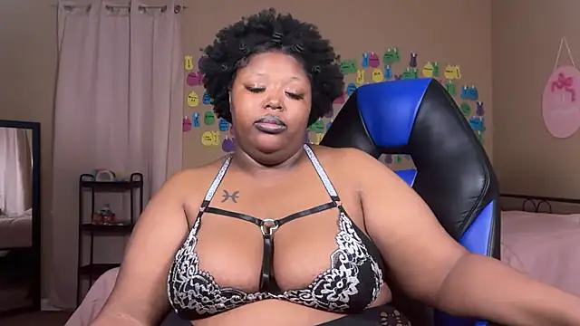Chocolatebunnyxx96 online show from 07/16/26, 03:45