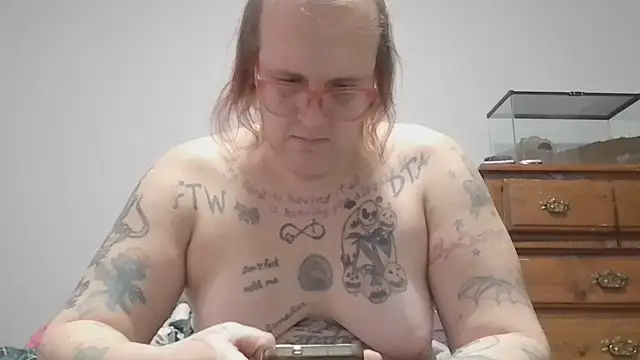 Snapshot of Flutterfli chatting on 01/08/26, 04:42 Flutterfli online show from 01/08/26, 04:42