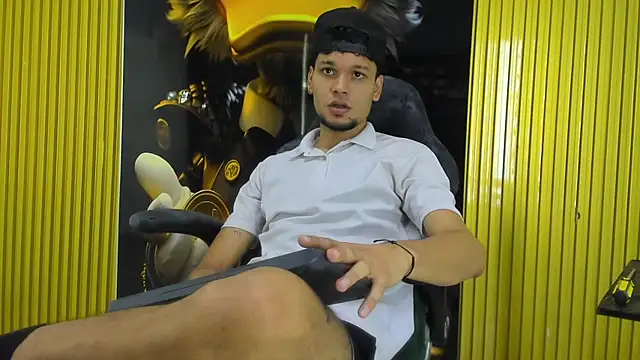 Snapshot of Lucas_hot_20 chatting on 01/17/26, 05:23 Lucas hot 20 online show from 01/17/26, 05:23