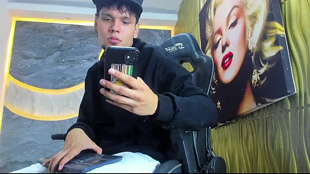 Snapshot of Lucas_hot_20 chatting on 01/19/26, 08:07 Lucas hot 20 online show from 01/19/26, 08:07