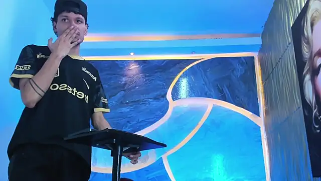 Snapshot of Lucas_hot_20 chatting on 02/17/26, 04:53 Lucas hot 20 online show from 02/17/26, 04:53