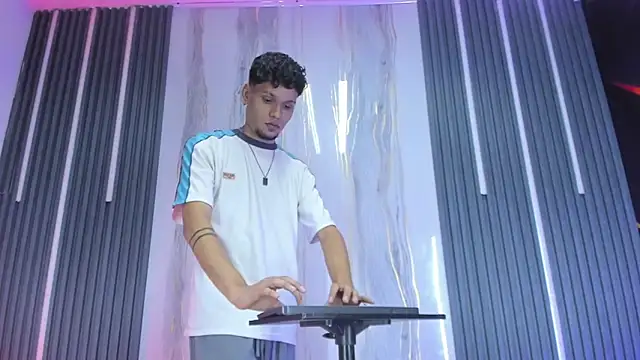 Snapshot of Lucas_hot_20 chatting on 02/26/26, 07:40 Lucas hot 20 online show from 02/26/26, 07:40