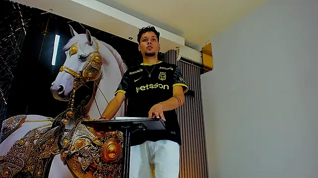 Snapshot of Lucas_hot_20 chatting on 03/04/26, 11:49 Lucas hot 20 online show from 03/04/26, 11:49