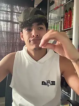 Snapshot of MaxStar26 chatting on 04/10/26, 01:05 MaxStar26 online show from 04/10/26, 01:05