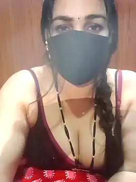 Snapshot of 01Roshani chatting on 02/13/26, 11:56 01Roshani online show from 02/13/26, 11:56