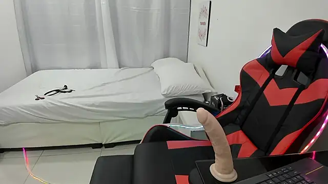 julian xx online show from 03/10/26, 07:08