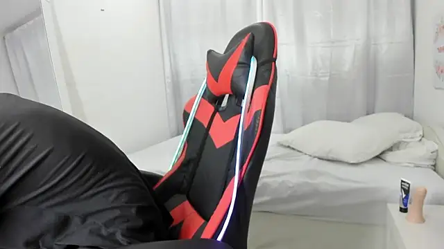 julian xx online show from 03/19/26, 07:07