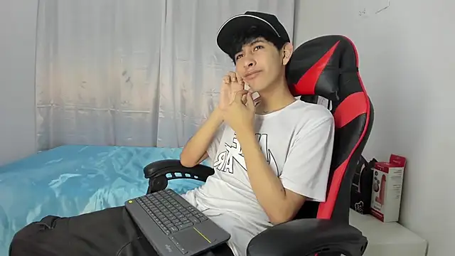 Snapshot of julian_xx chatting on 05/04/26, 07:21 julian xx online show from 05/04/26, 07:21