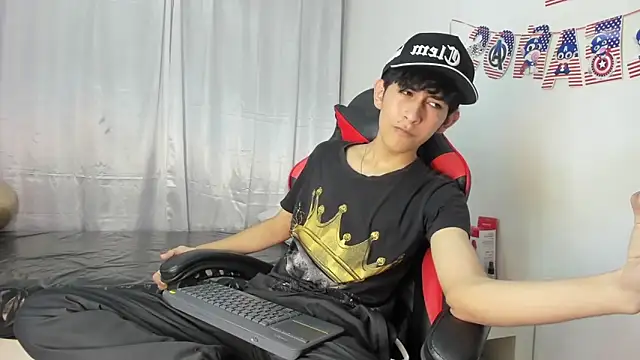 Snapshot of julian_xx chatting on 05/15/26, 08:05 julian xx online show from 05/15/26, 08:05