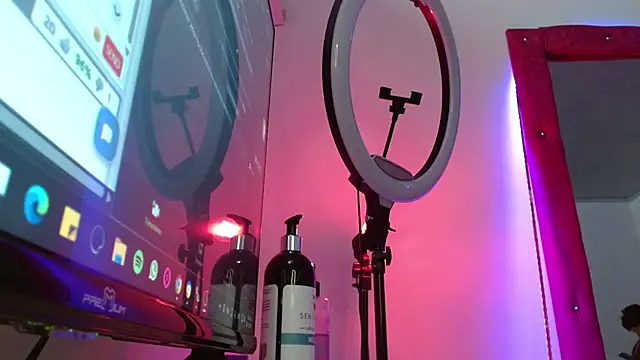 Snapshot of Nico__fox123 chatting on 01/11/26, 08:14 Nico fox123 online show from 01/11/26, 08:14