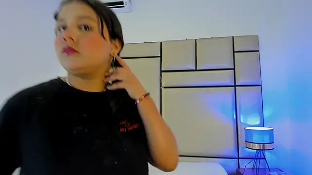 Snapshot of alejandra_loppez chatting on 02/20/26, 07:36 alejandra loppez online show from 02/20/26, 07:36