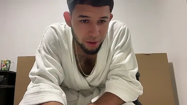 Snapshot of enyel_100 chatting on 01/06/26, 03:32 enyel 100 online show from 01/06/26, 03:32