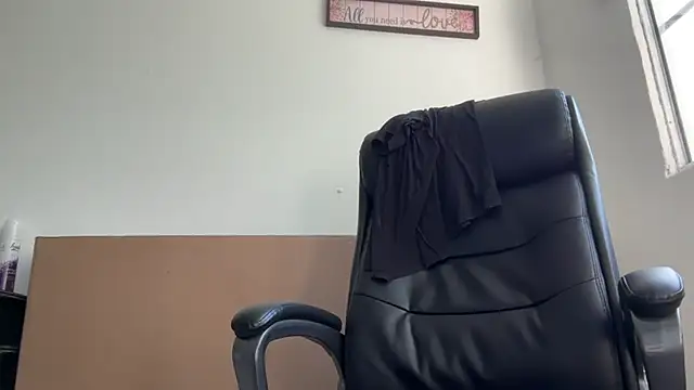 Snapshot of enyel_100 chatting on 01/07/26, 01:13 enyel 100 online show from 01/07/26, 01:13