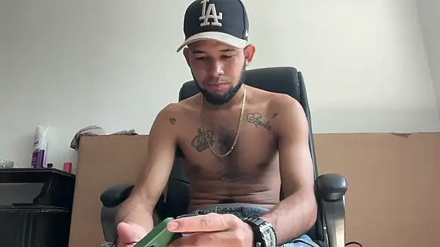 Snapshot of enyel_100 chatting on 01/09/26, 04:32 enyel 100 online show from 01/09/26, 04:32