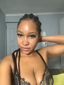 Snapshot of Creamy_bitchxxx chatting on 06/04/26, 12:16 Creamy bitchxxx online show from 06/04/26, 12:16