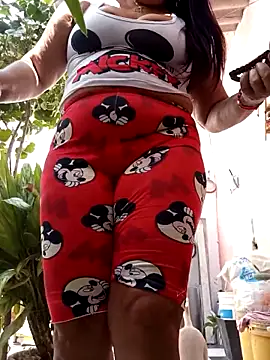 Snapshot of Sammylatinaxxx chatting on 04/24/26, 02:41 Sammylatinaxxx online show from 04/24/26, 02:41