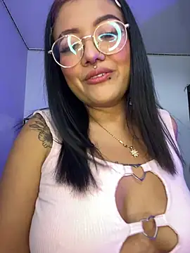 Snapshot of queen_of_you_heart chatting on 01/12/26, 05:07 queen of you heart online show from 01/12/26, 05:07