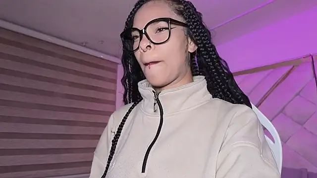 mia gatesvg online show from 02/22/26, 03:18