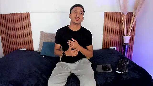 Snapshot of Julian_Dark_ chatting on 02/10/26, 04:16 Julian Dark online show from 02/10/26, 04:16