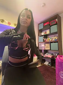 Snapshot of sweetxlayla chatting on 03/01/26, 01:46 sweetxlayla online show from 03/01/26, 01:46